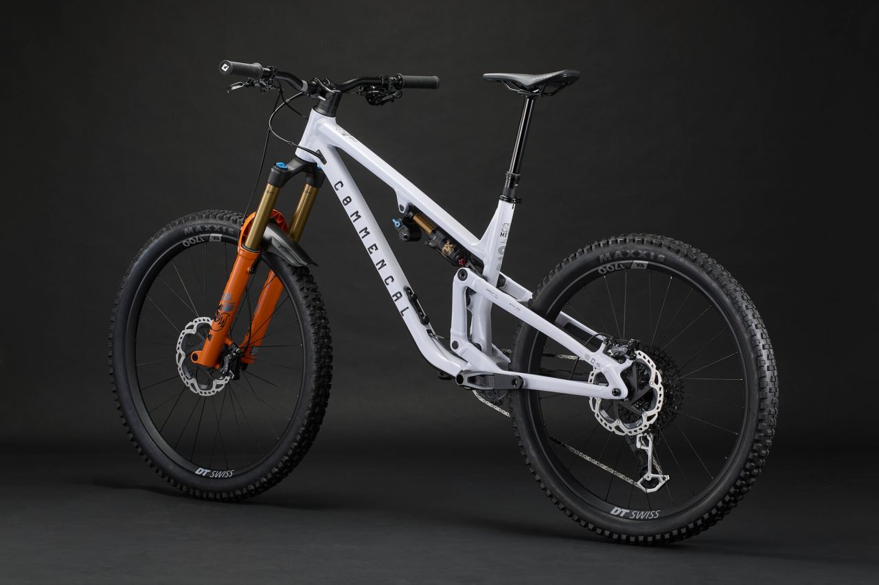 2026 COMMENCAL META SX V5 SIGNATURE PURE WHITE Enduro Kerékpár