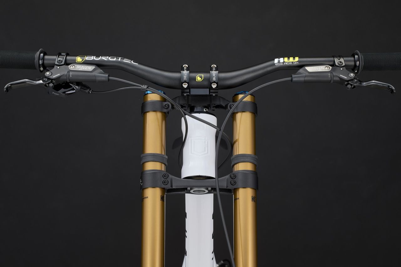 2026 COMMENCAL SUPREME DH V5 SIGNATURE PURE WHITE Downhill Kerékpár
