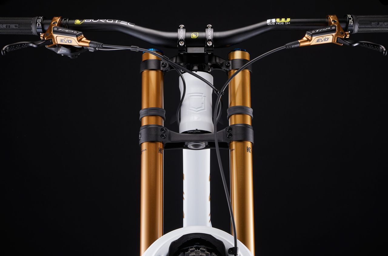 2025 COMMENCAL SUPREME DH V5 SIGNATURE LTD PURE WHITE 