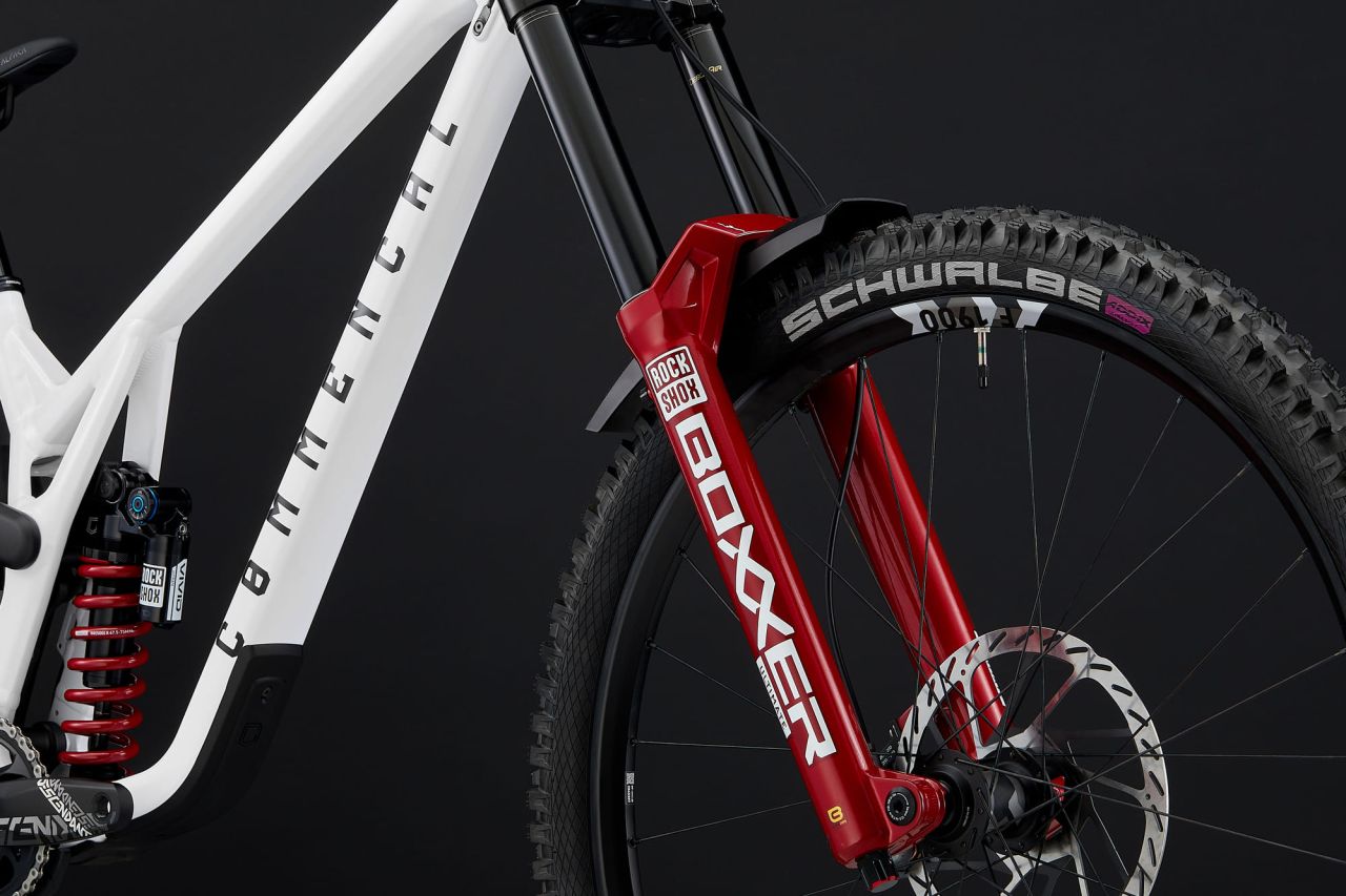 2026 COMMENCAL SUPREME DH V5 ROCKSHOX PURE WHITE Downhill Kerékpár