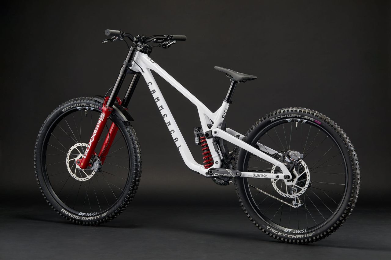 2026 COMMENCAL SUPREME DH V5 ROCKSHOX PURE WHITE Downhill Kerékpár