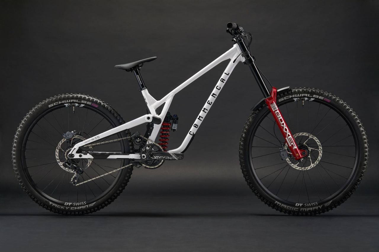 2026 COMMENCAL SUPREME DH V5 ROCKSHOX PURE WHITE Downhill Kerékpár