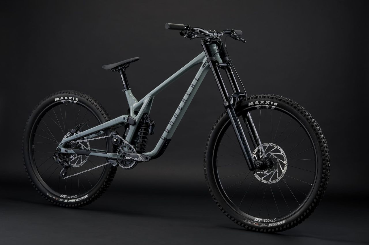 2026 COMMENCAL SUPREME DH V5 RIDE PYRITE GREY Downhill Kerékpár