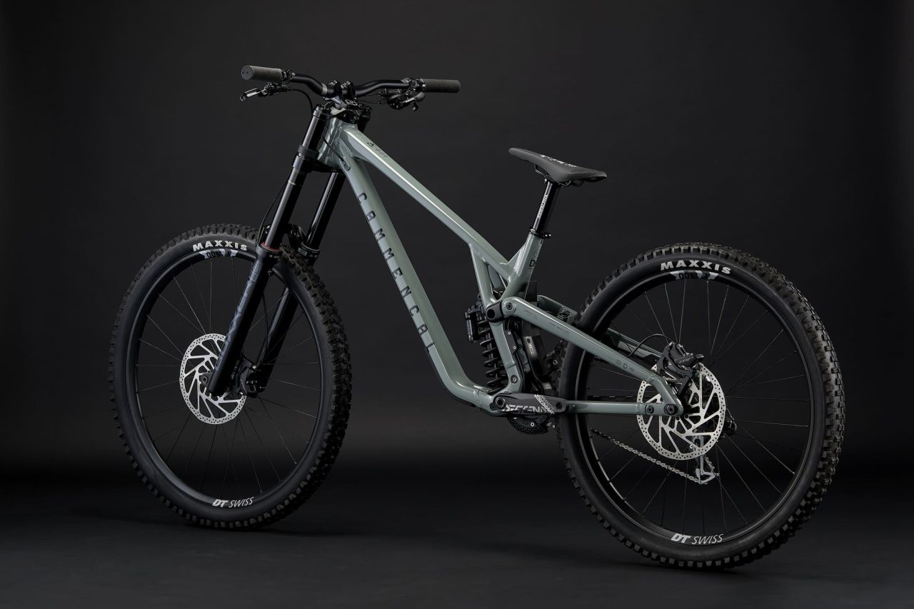 2026 COMMENCAL SUPREME DH V5 RIDE PYRITE GREY Downhill Kerékpár
