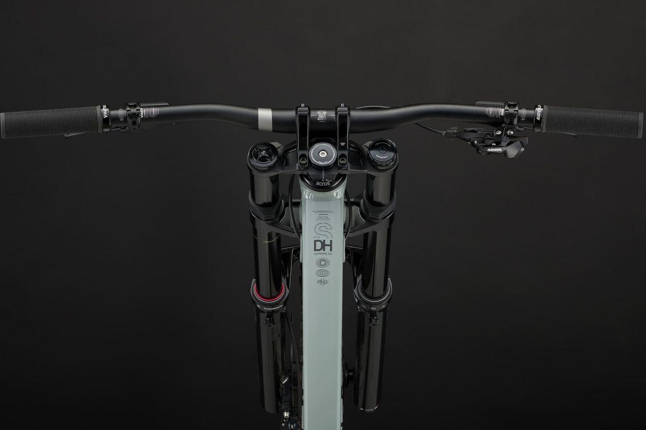 2026 COMMENCAL SUPREME DH V5 RIDE PYRITE GREY Downhill Kerékpár