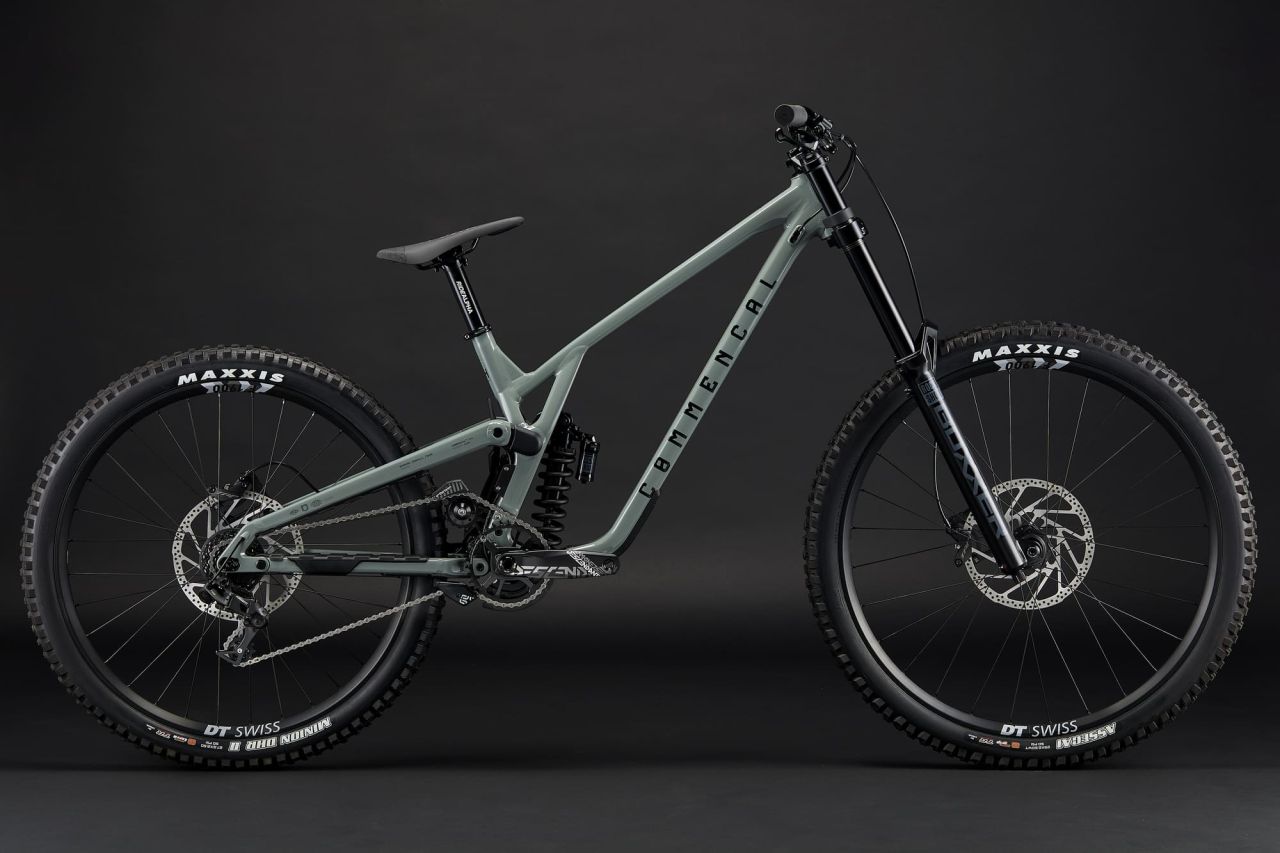 2026 COMMENCAL SUPREME DH V5 RIDE PYRITE GREY Downhill Kerékpár