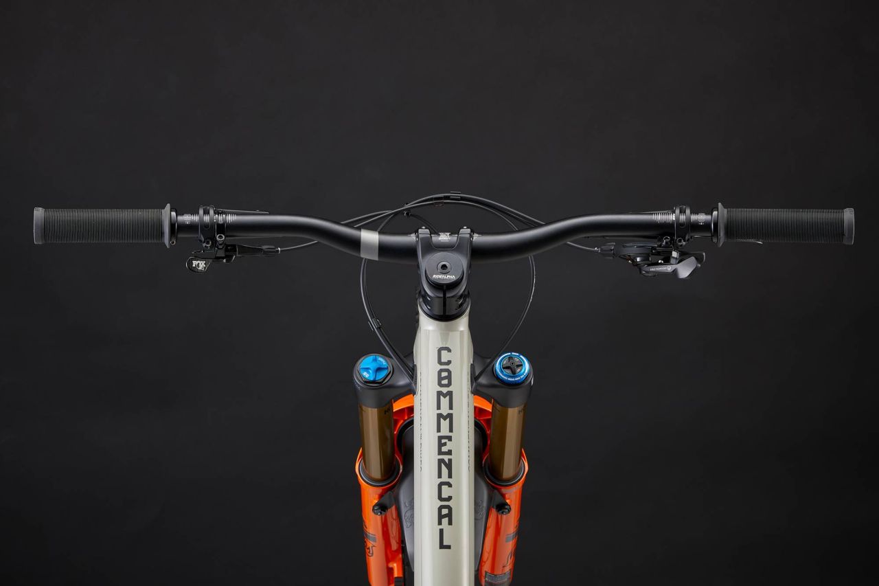 2023 COMMENCAL CLASH SIGNATURE CHALK Enduro Kerékpár