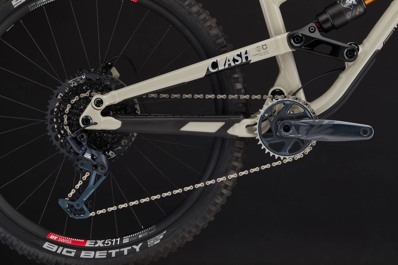 2023 COMMENCAL CLASH SIGNATURE CHALK Enduro Kerékpár