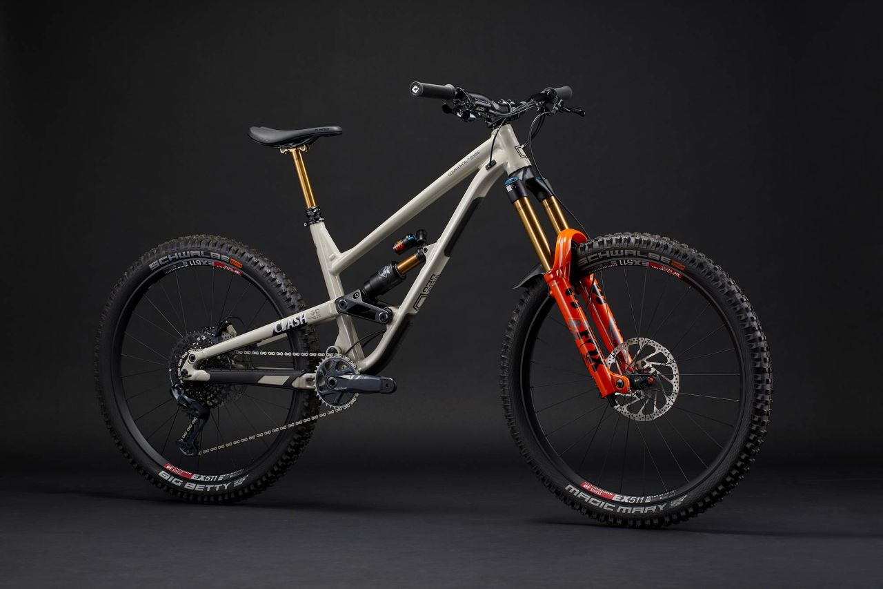 2023 COMMENCAL CLASH SIGNATURE CHALK Enduro Kerékpár