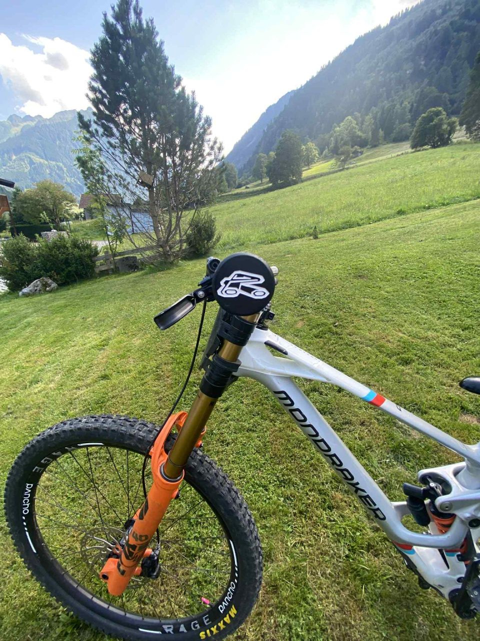 2023 Mondraker Summum Carbon RR Downhill Kerékpár