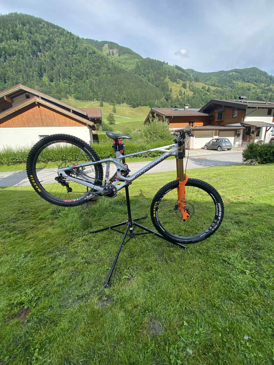 2023 Mondraker Summum Carbon RR Downhill Kerékpár