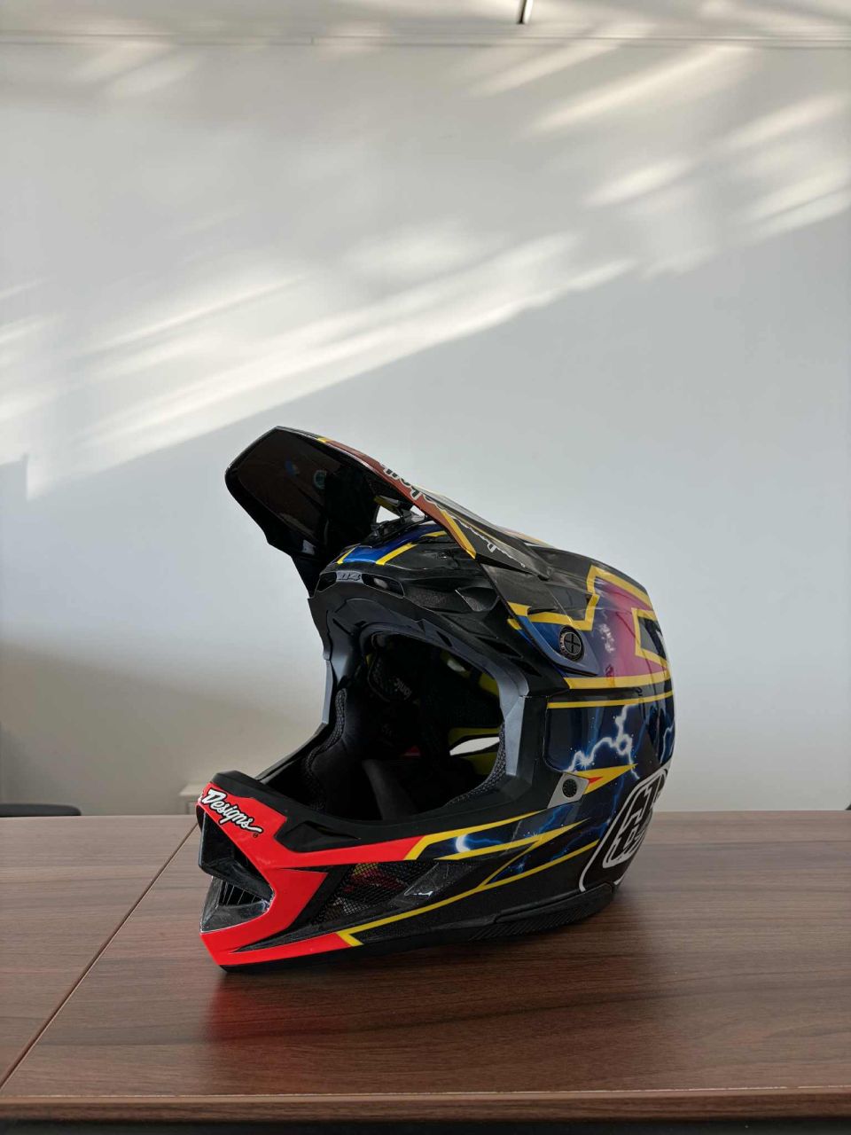 Troy Lee Designs D4 CARBON FEJVÉDŐ 