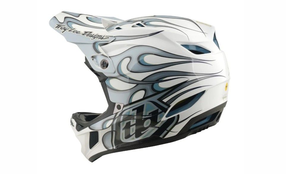 TLD D4 COMPOSITE MIPS TORCHED WHITE / SILVER FEJVÉDŐ 