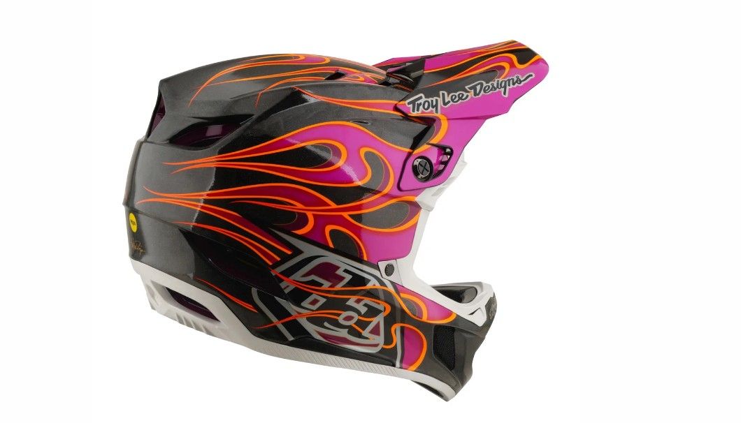 TLD D4 CARBON MIPS TORCHED CARBON / MAGENTA FEJVÉDŐ 