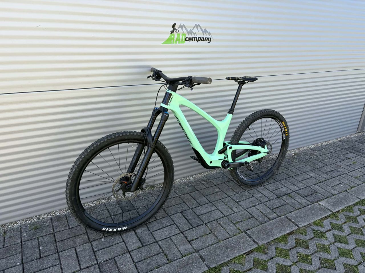 2024 BOLD Unplugged Pro Enduro Kerékpár