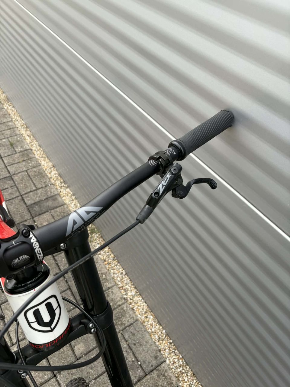 2019 Mondraker Summum Carbon Pro Downhill Kerékpár 2019 Mondraker Summum Carbon Pro Downhill Kerékpár