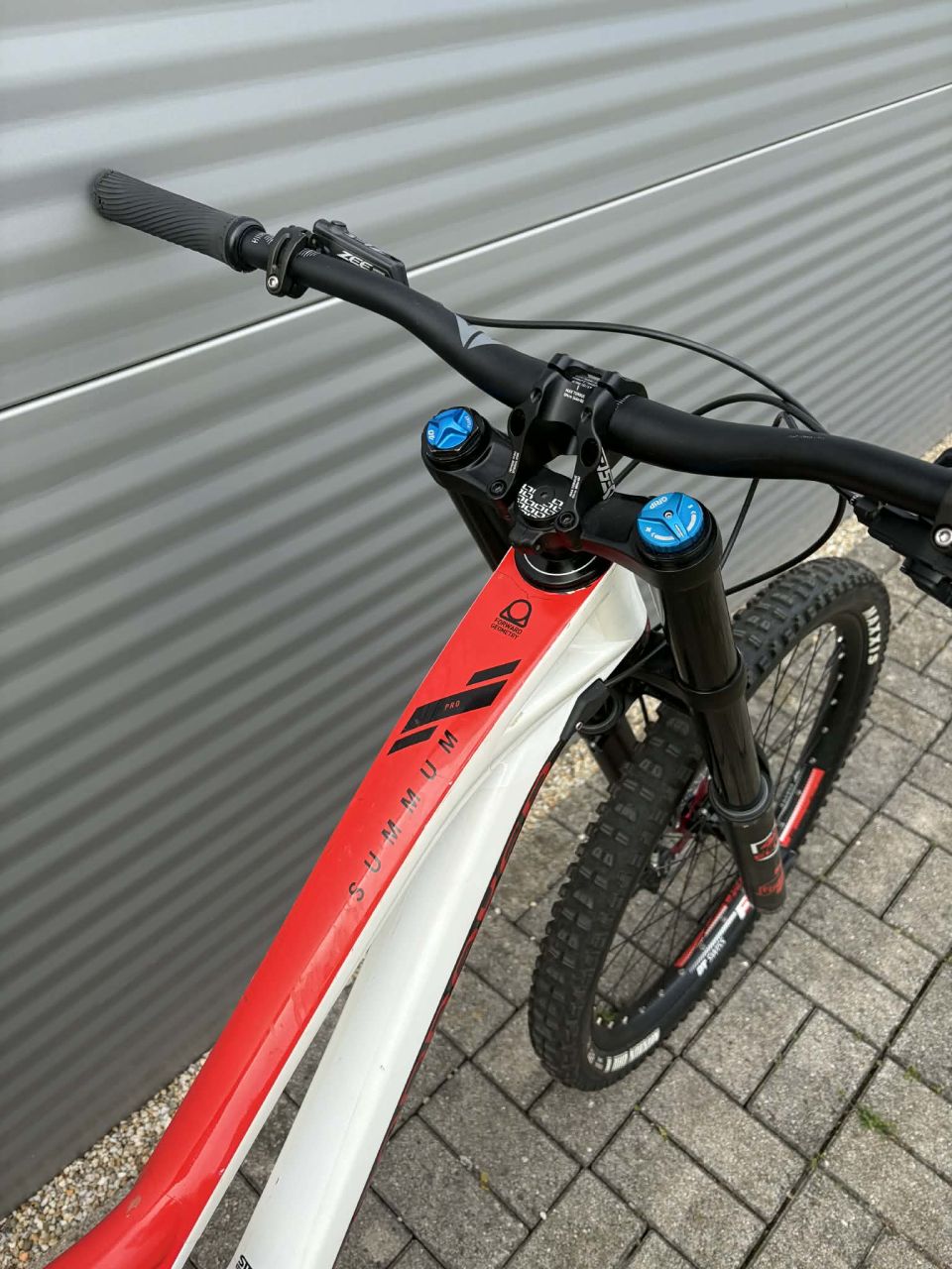 2019 Mondraker Summum Carbon Pro Downhill Kerékpár 2019 Mondraker Summum Carbon Pro Downhill Kerékpár