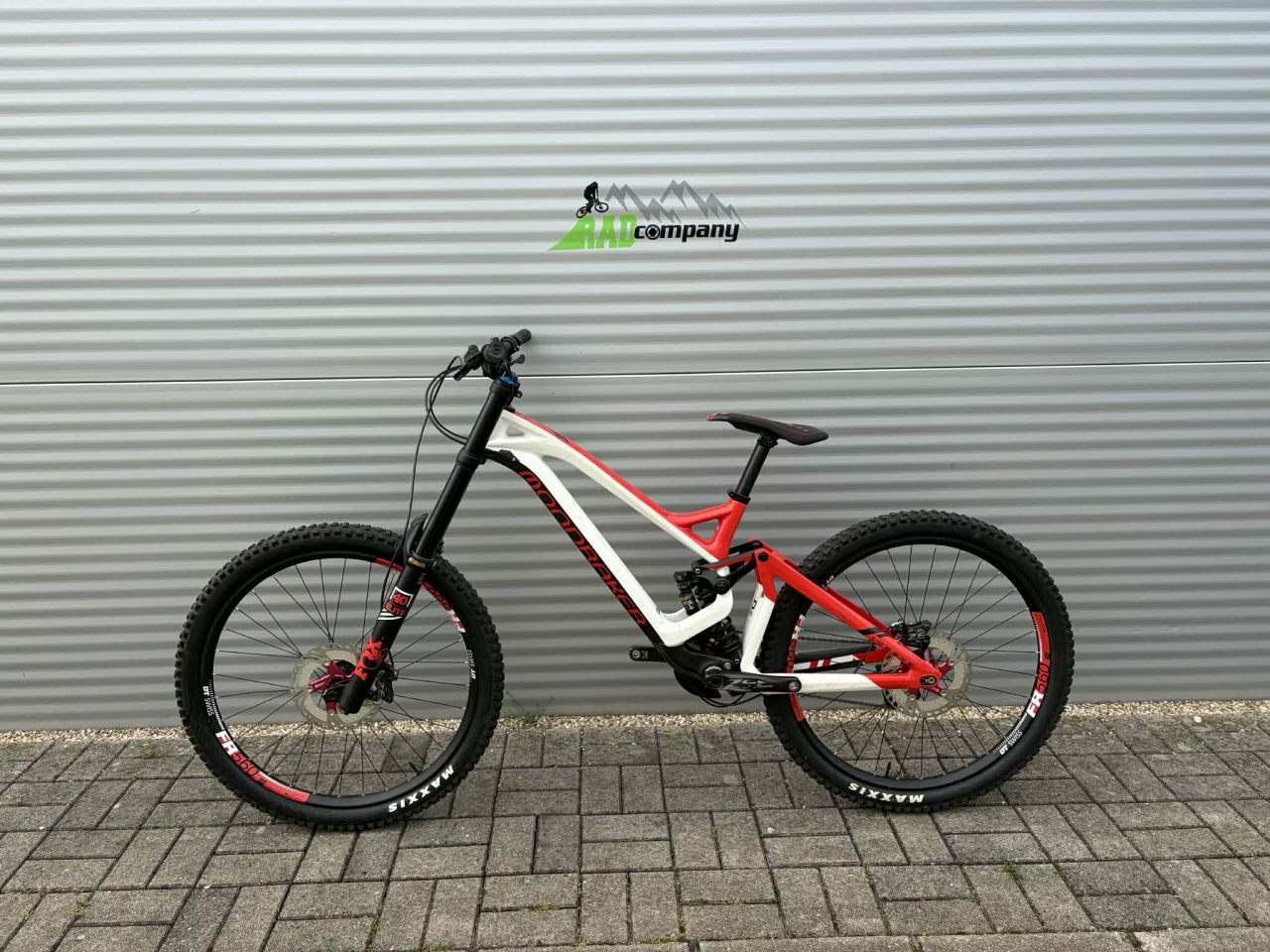 2019 Mondraker Summum Carbon Pro Downhill Kerékpár 2019 Mondraker Summum Carbon Pro Downhill Kerékpár