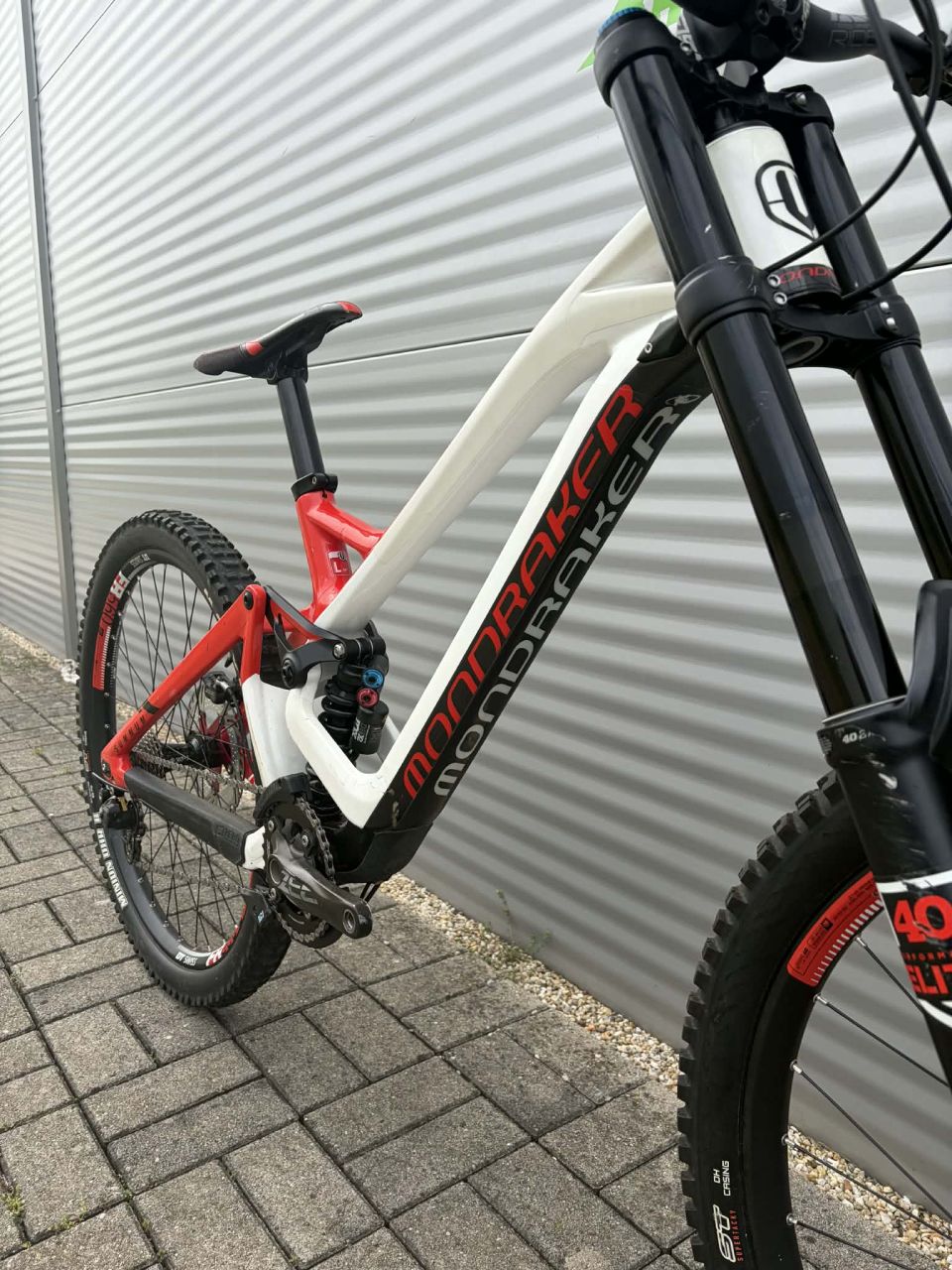 2019 Mondraker Summum Carbon Pro Downhill Kerékpár 2019 Mondraker Summum Carbon Pro Downhill Kerékpár
