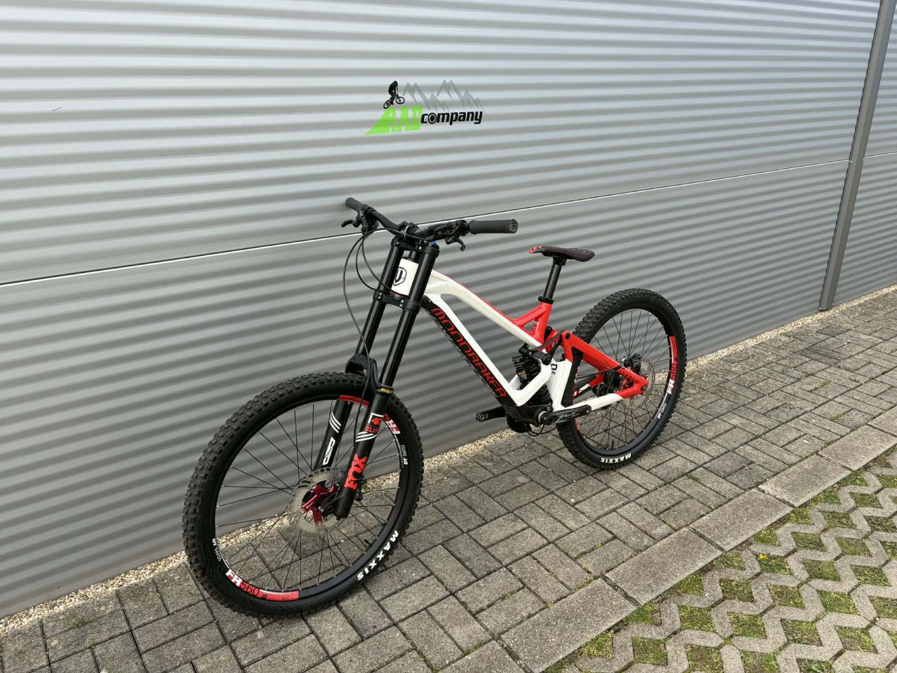 2019 Mondraker Summum Carbon Pro Downhill Kerékpár 2019 Mondraker Summum Carbon Pro Downhill Kerékpár