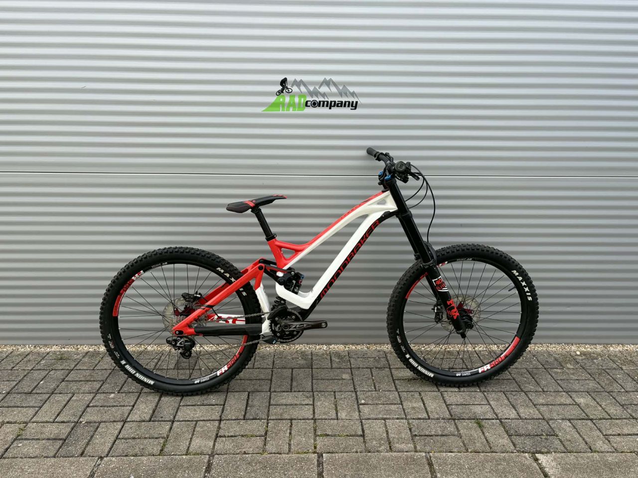 2019 Mondraker Summum Carbon Pro Downhill Kerékpár 2019 Mondraker Summum Carbon Pro Downhill Kerékpár