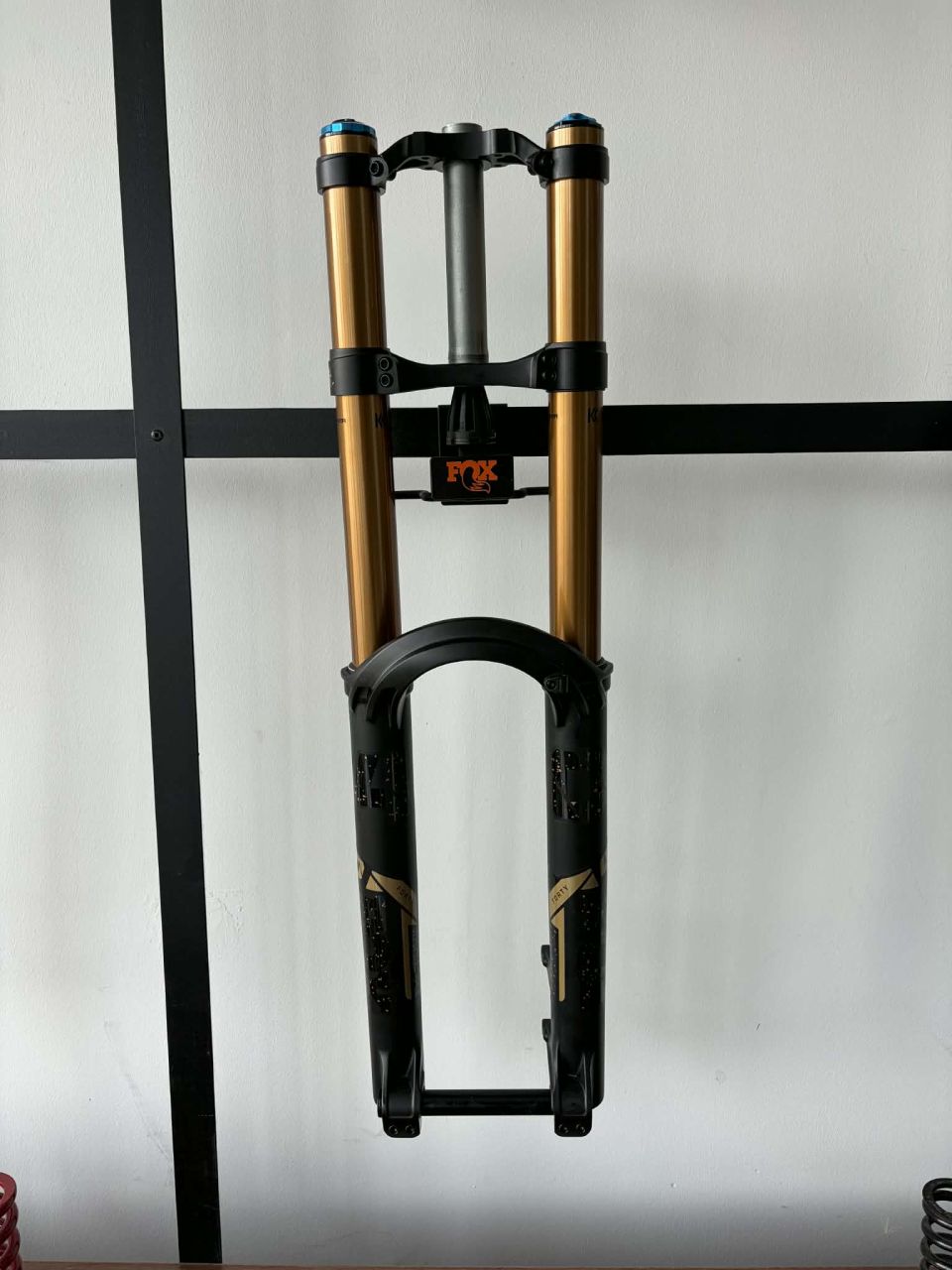 2025 FOX 40 FLOAT FACTORY GRIP X2 203MM 29" Villa