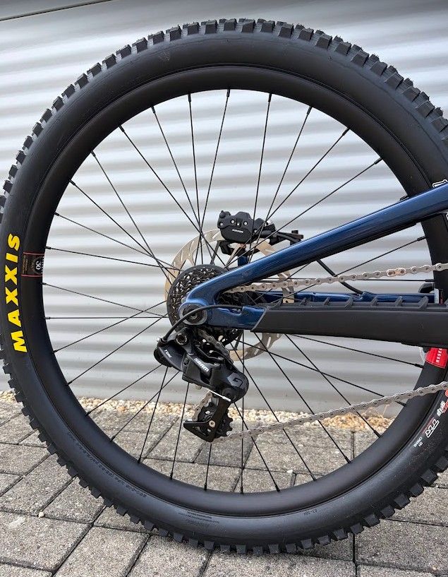 2027 Santa Cruz V10 DH S Downhill Kerékpár