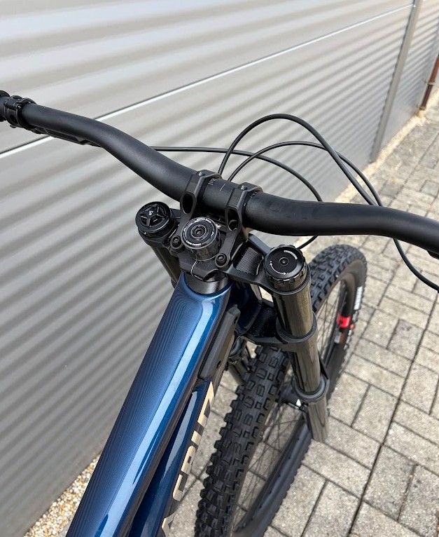 2027 Santa Cruz V10 DH S Downhill Kerékpár