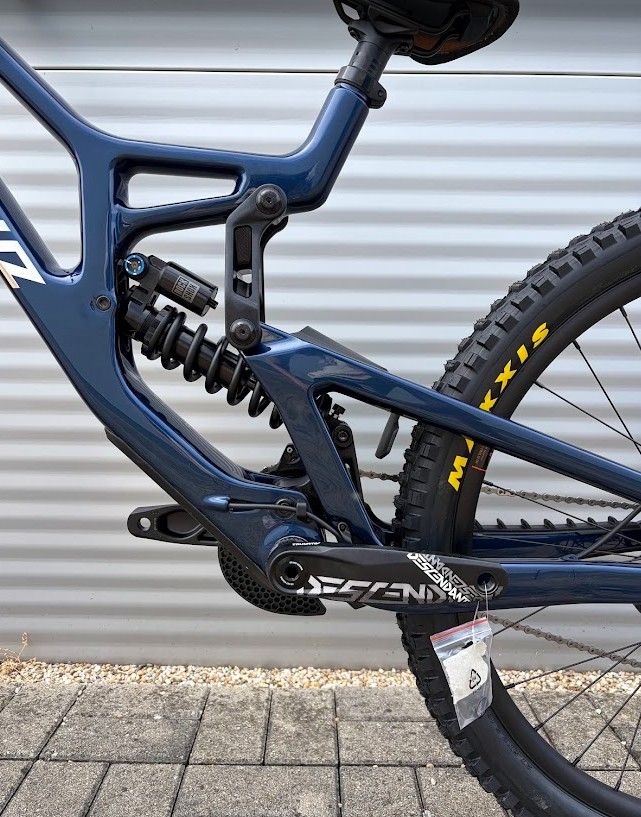 2027 Santa Cruz V10 DH S Downhill Kerékpár