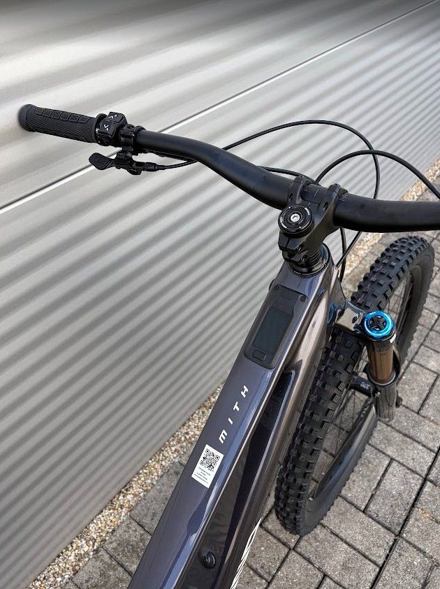 2027 UNNO MITH Race E-bike