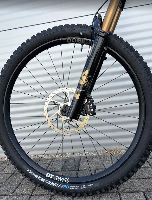 2027 UNNO MITH Race E-bike