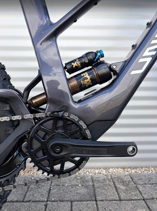 2027 UNNO MITH Race E-bike