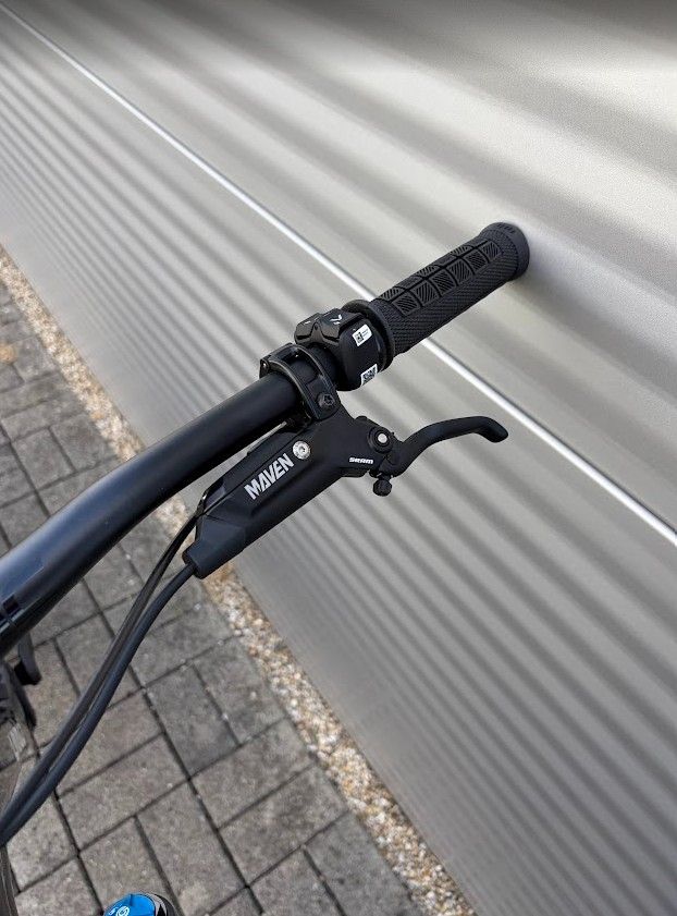 2027 UNNO MITH Race E-bike