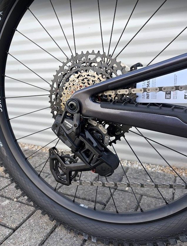 2027 UNNO MITH Race E-bike