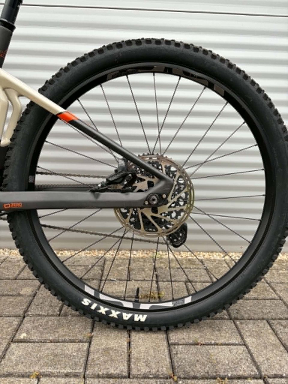 2023 Mondraker Superfoxy Carbon R Enduro Kerékpár