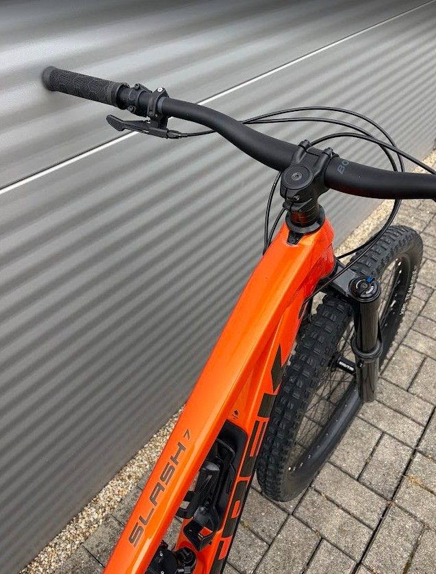 2022 Trek Slash 7 29" Enduro Kerékpár