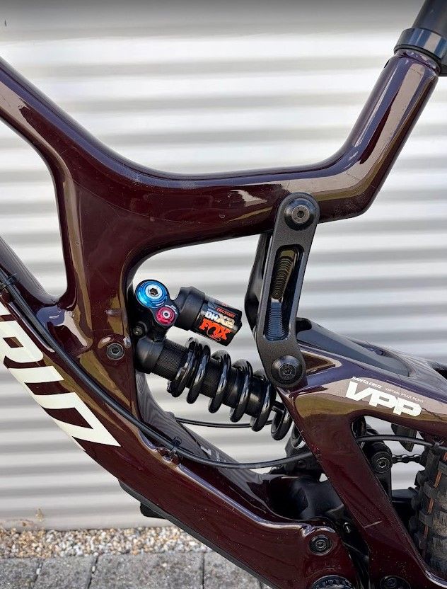 2023 Santa Cruz V10 Downhill Kerékpár