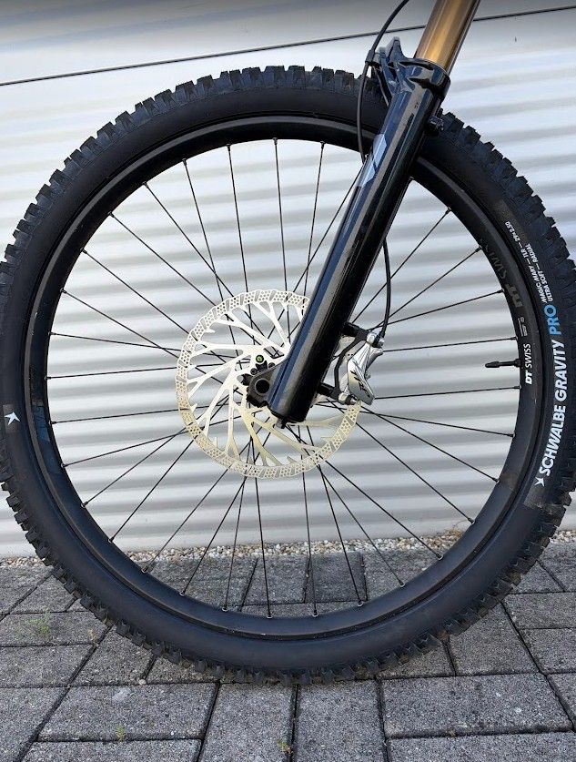 2023 Santa Cruz V10 Downhill Kerékpár