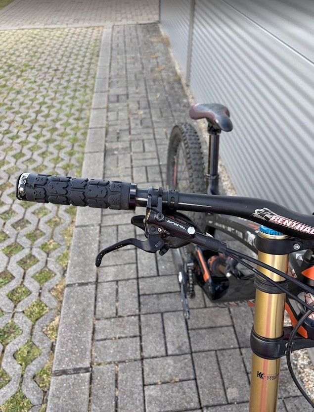 2016 YT Tues CF Pro Downhill Kerékpár
