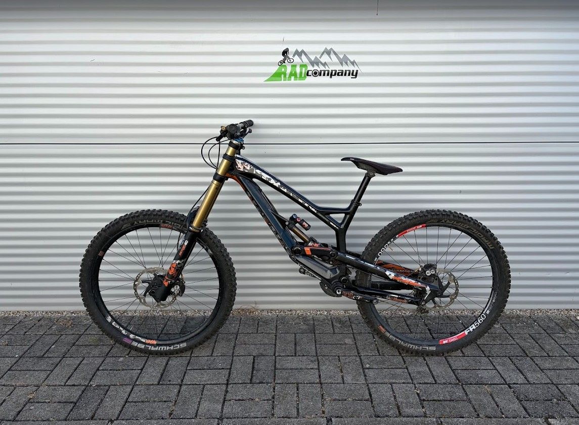2016 YT Tues CF Pro Downhill Kerékpár