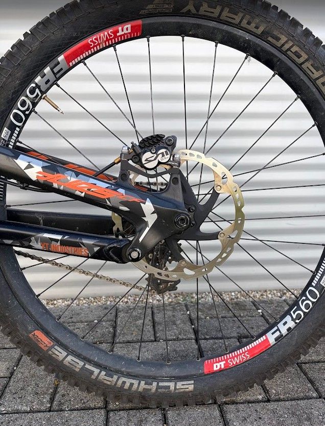 2016 YT Tues CF Pro Downhill Kerékpár