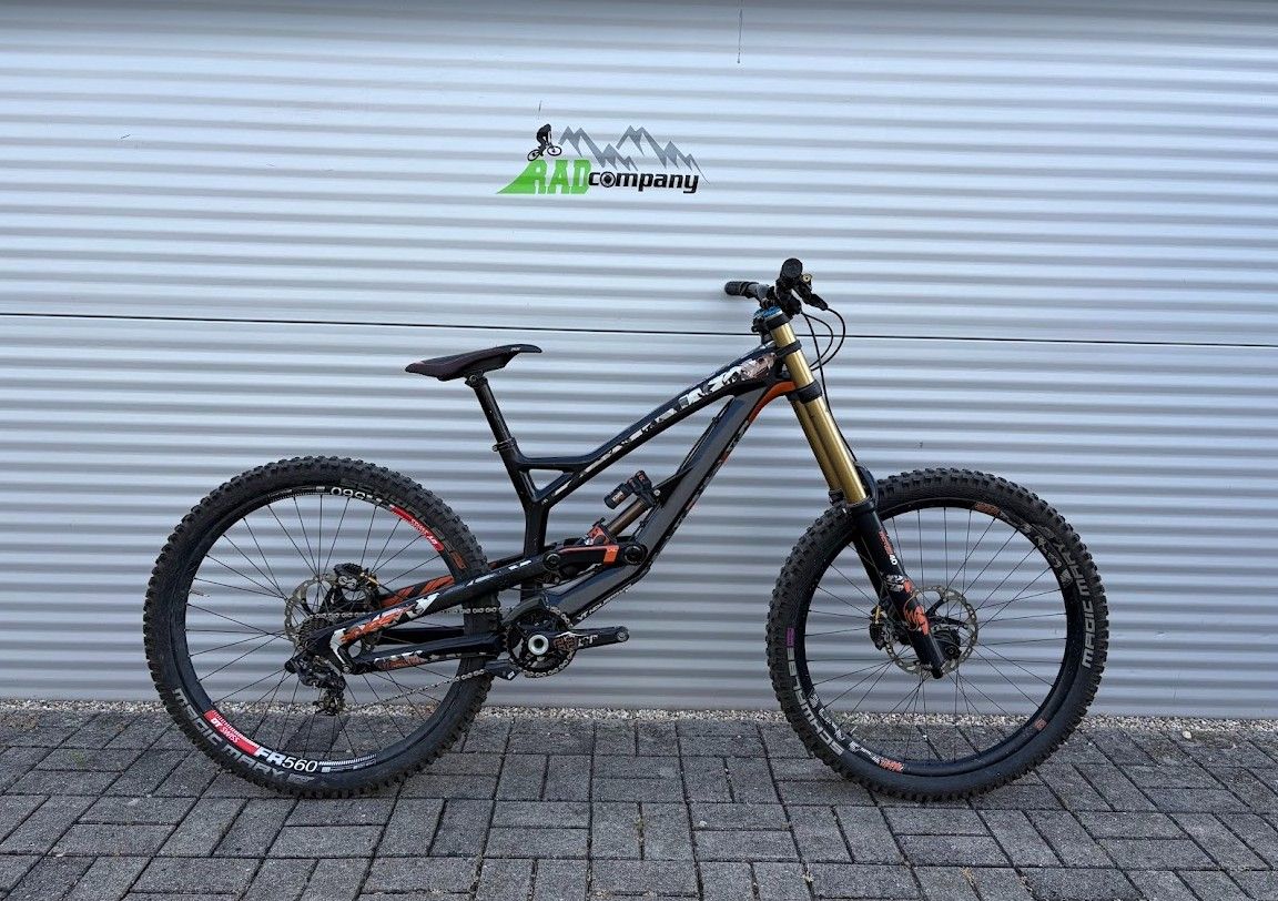 2016 YT Tues CF Pro Downhill Kerékpár