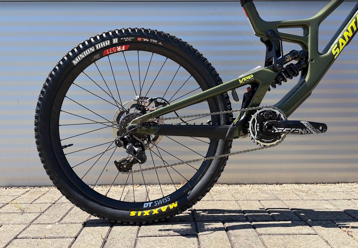 2027 Santa Cruz V10 Downhill Kerékpár