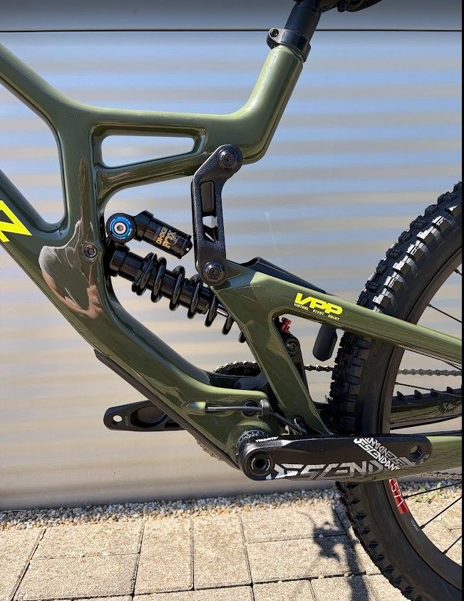 2027 Santa Cruz V10 Downhill Kerékpár