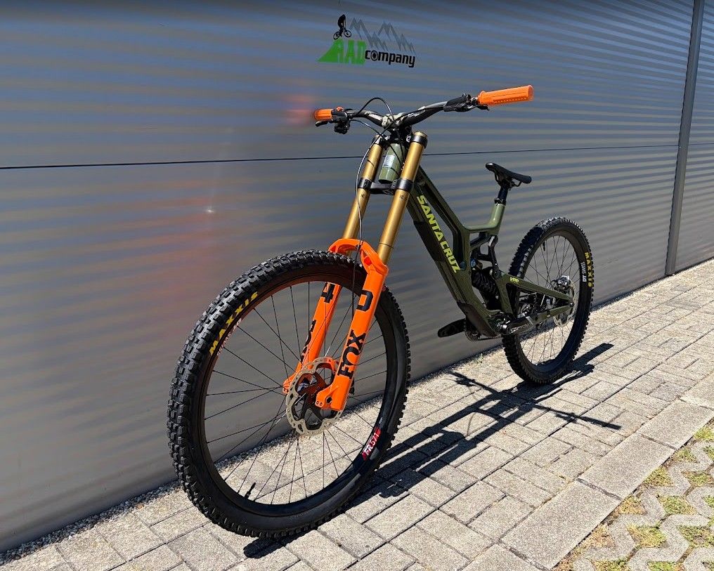 2027 Santa Cruz V10 Downhill Kerékpár