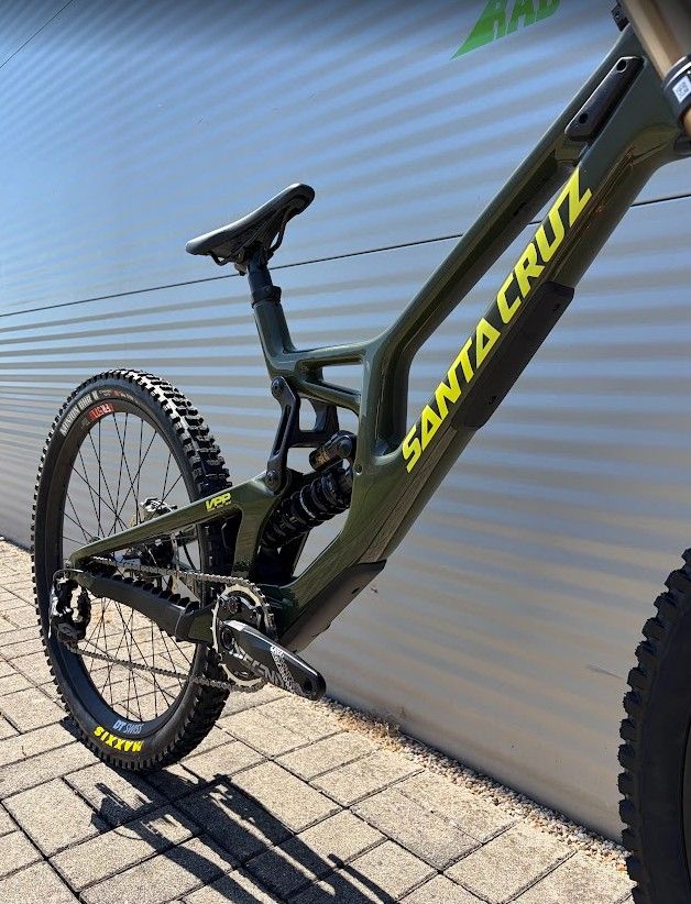 2027 Santa Cruz V10 Downhill Kerékpár