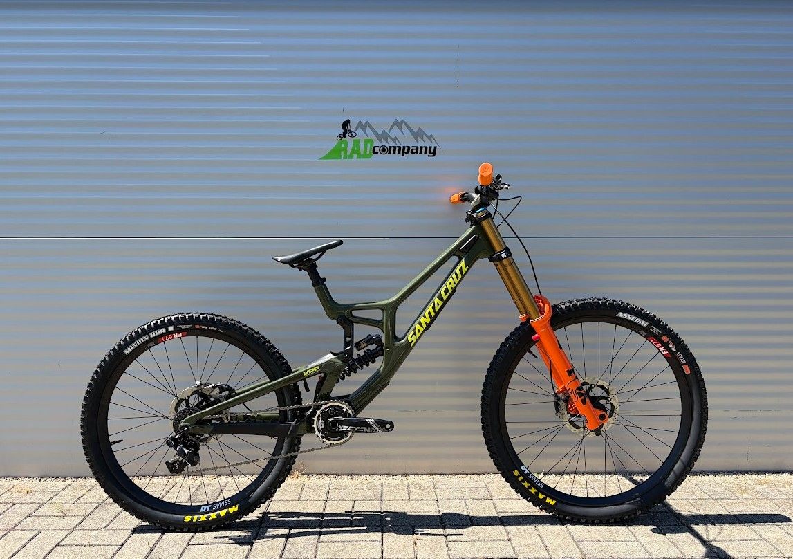 2027 Santa Cruz V10 Downhill Kerékpár