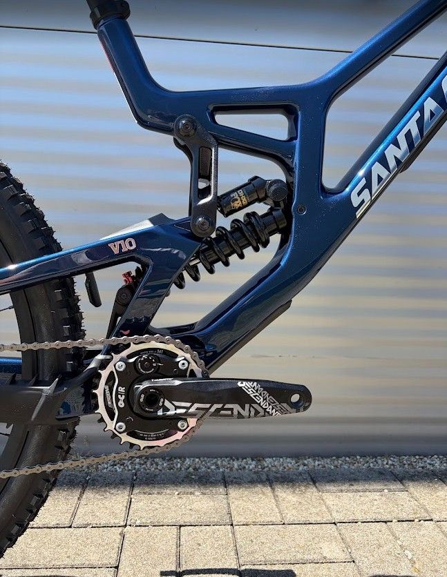 2027 Santa Cruz V10 Downhill Kerékpár