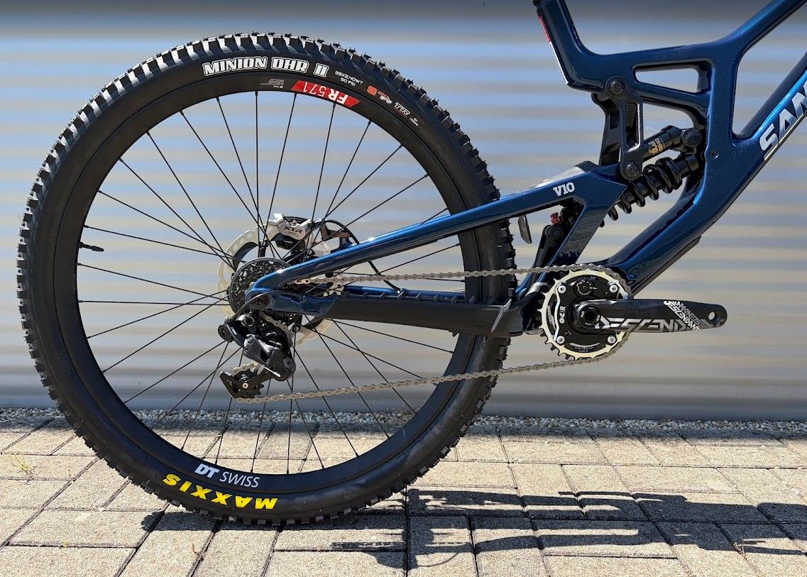 2027 Santa Cruz V10 Downhill Kerékpár