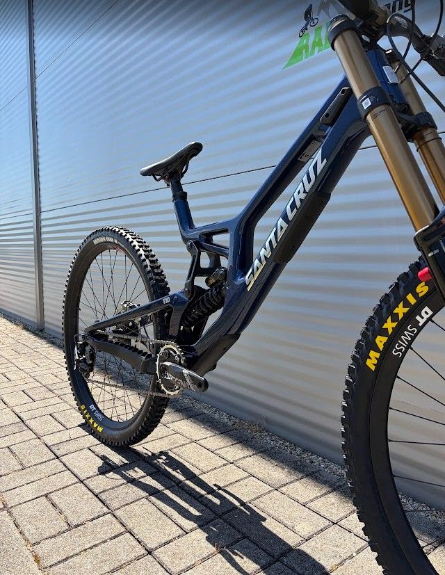 2027 Santa Cruz V10 Downhill Kerékpár